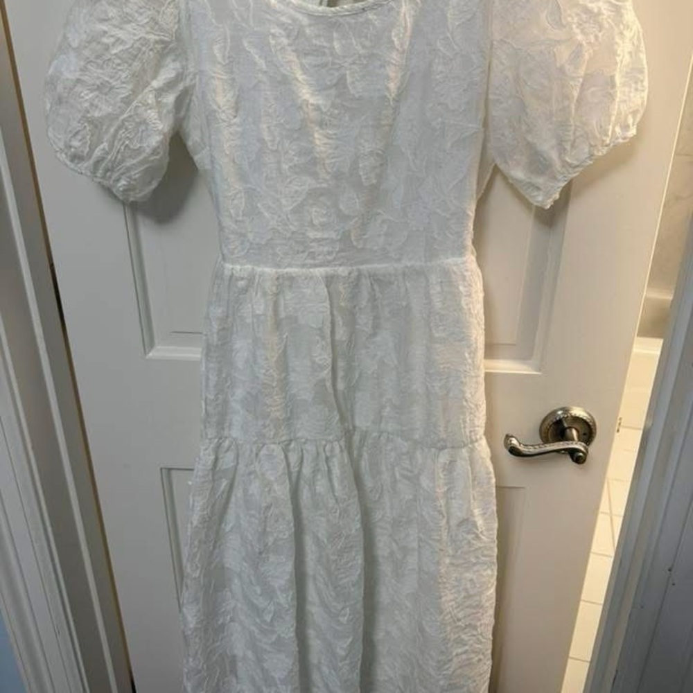 Moon River White Textured Puff-Sleeve Midi Dress